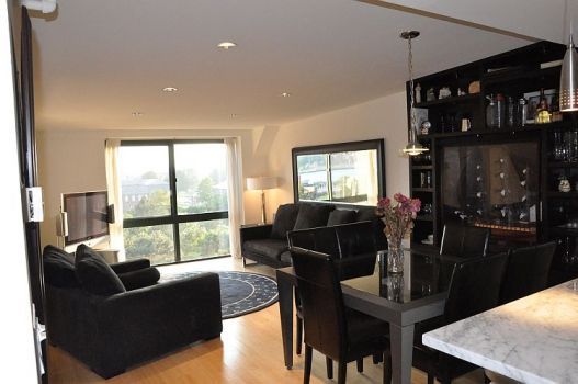 Click for :-) :-) :-) AMAZING PARRIS LANDING TRIPLEX 2 BED 2 BATH PLUS DEN WITH AN INCREDIBLE ROOF DECK OVERLOOKING BOSTON:-) :-) :-) slideshow